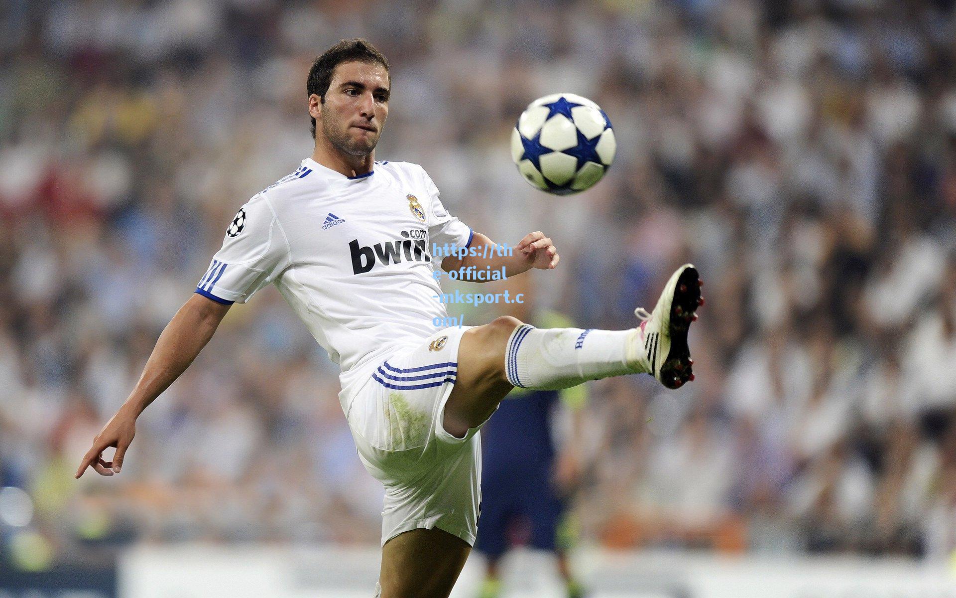 中东足球奖项爆冷，C罗意外屈居次席，三年冠军荒与神秘赢家引热议