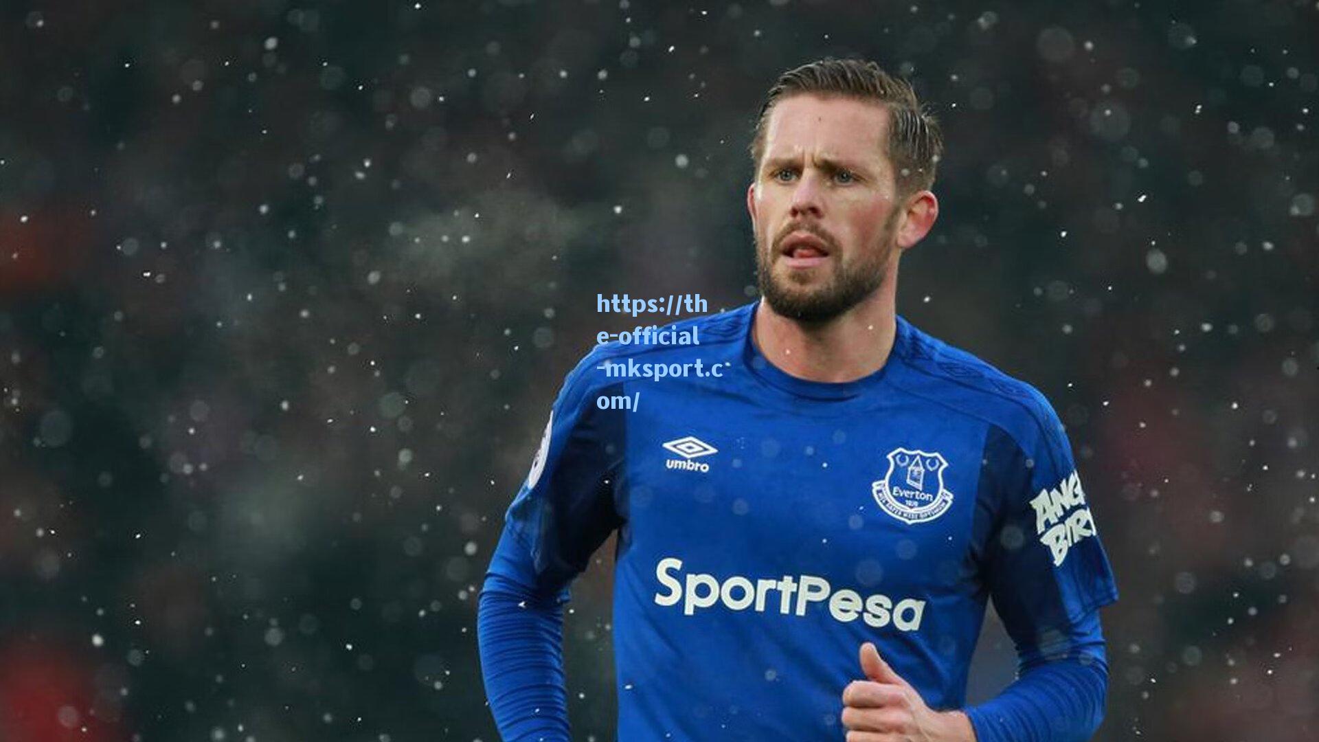 阿莫林解析防线布局，利马与卢克肖位置调整需谨慎，强调稳定性优先